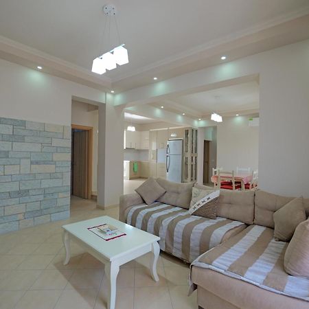 Dana Hotel Apartments Саранда Екстер'єр фото