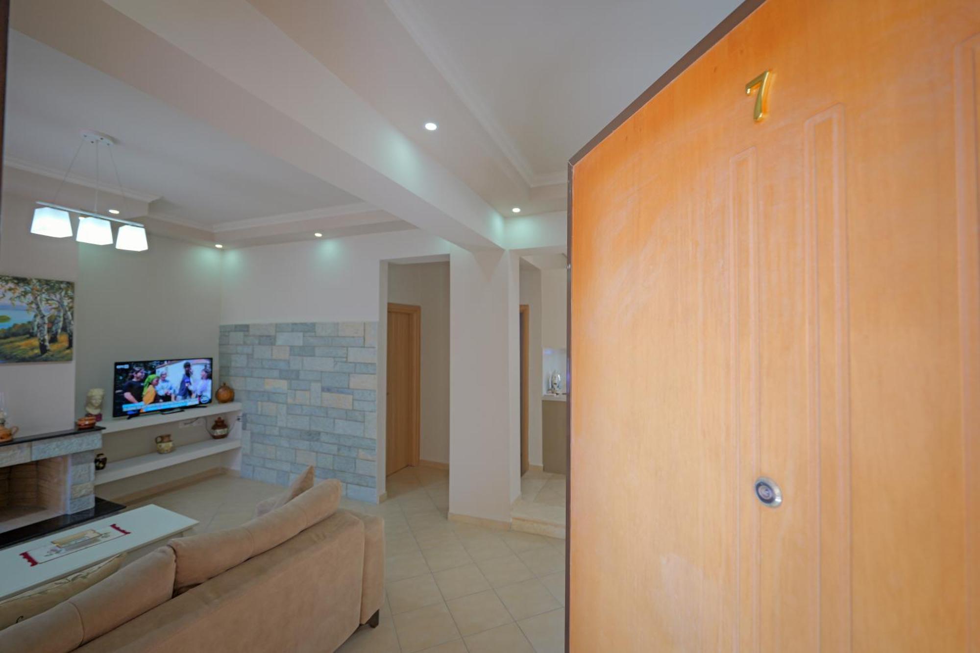 Dana Hotel Apartments Саранда Екстер'єр фото