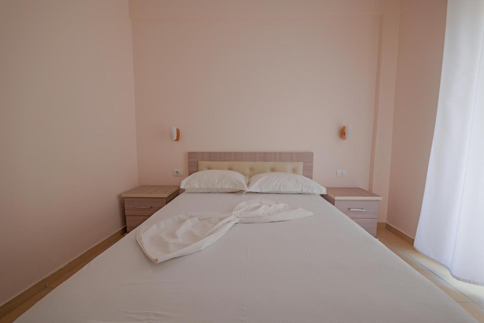 Dana Hotel Apartments Саранда Екстер'єр фото