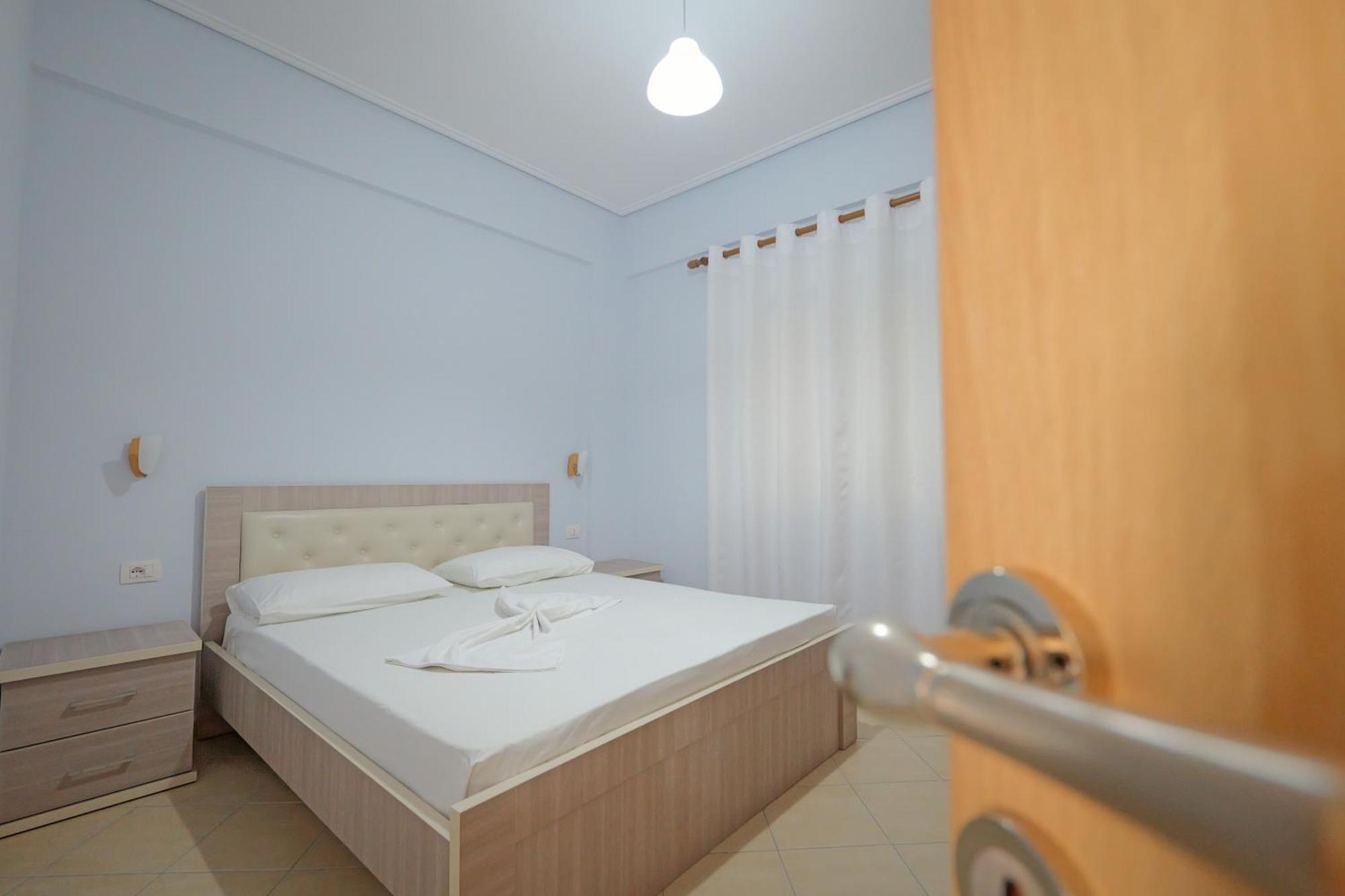 Dana Hotel Apartments Саранда Екстер'єр фото
