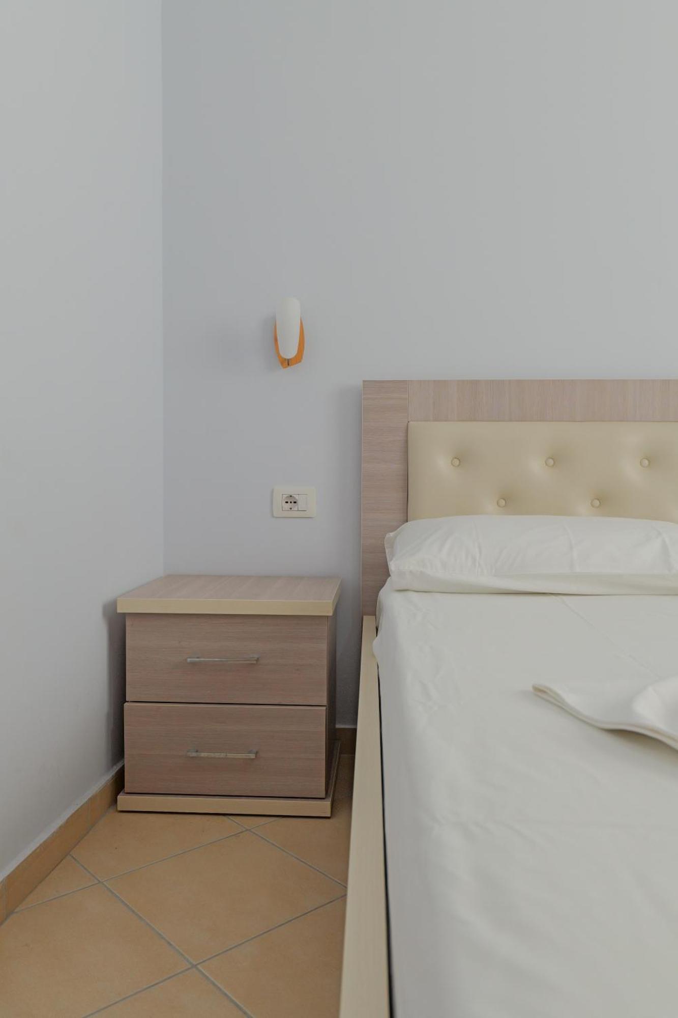 Dana Hotel Apartments Саранда Екстер'єр фото